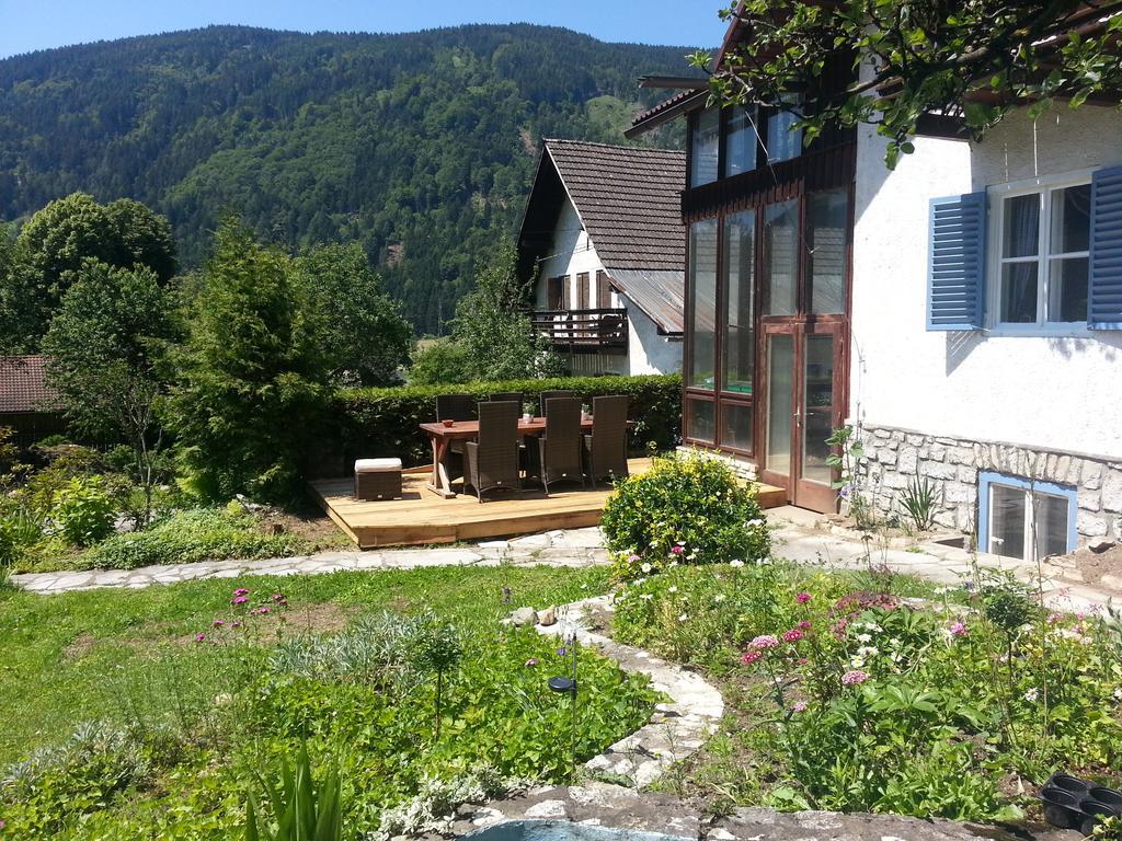 Pension Rosenheim Трефен Екстериор снимка