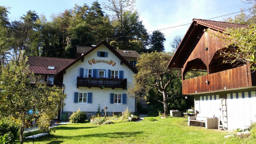 Pension Rosenheim Трефен Екстериор снимка