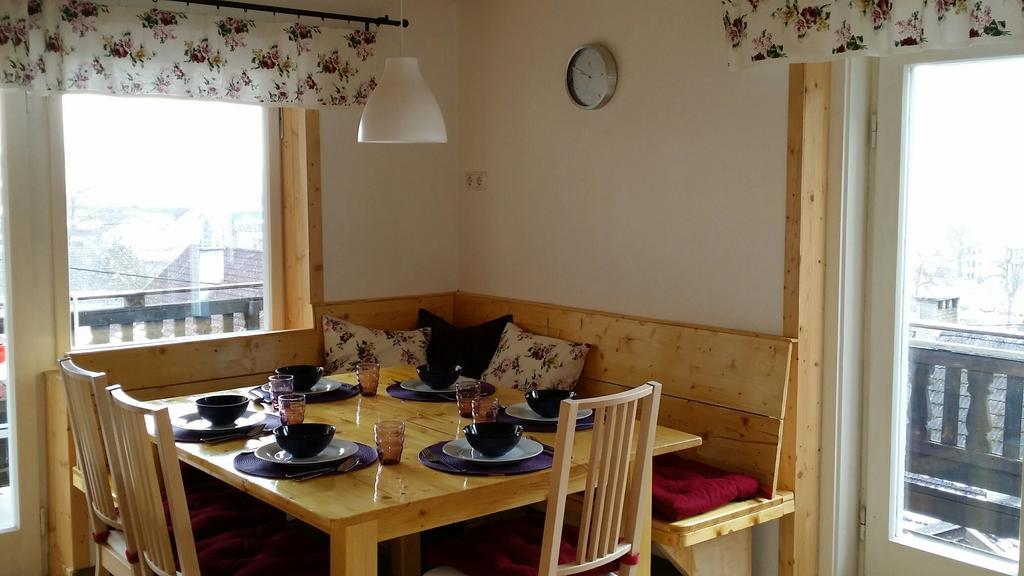 Pension Rosenheim Трефен Екстериор снимка