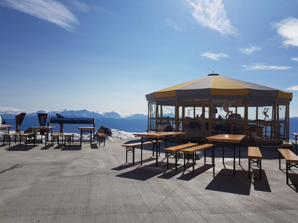 Pension Rosenheim Трефен Екстериор снимка