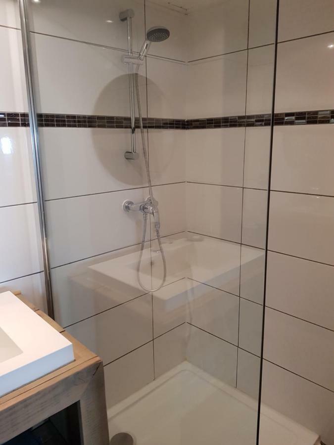 Pension Rosenheim Трефен Екстериор снимка
