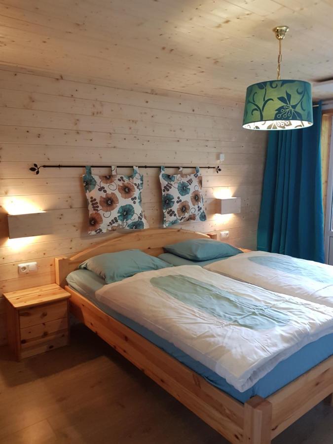 Pension Rosenheim Трефен Екстериор снимка